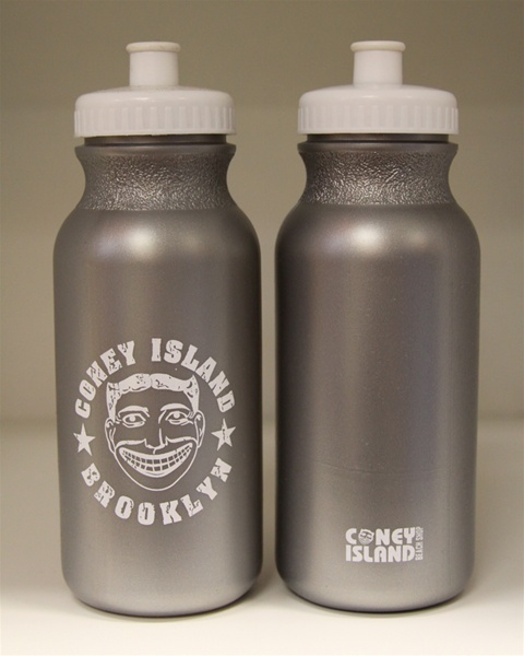 http://www.coneyislandbeachshop.com/v/vspfiles/photos/Bottle.20oz.Silver-2.jpg